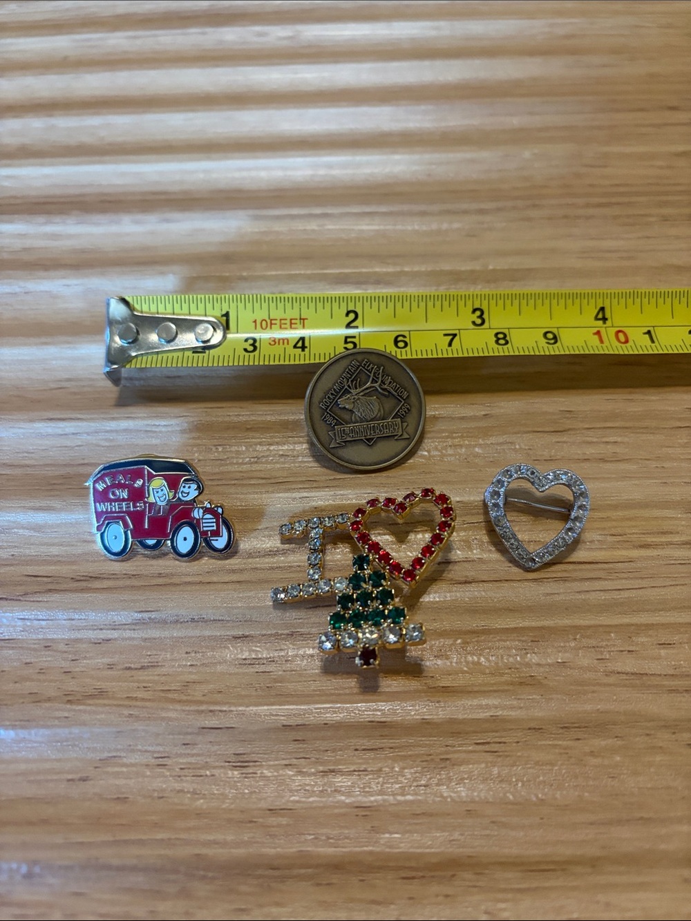 Mixed Lot of 4 Brooches/Pins - Picture 2 of 3
